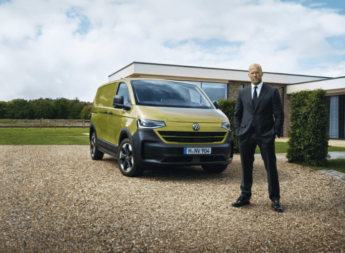 VW T7 Transporter PanAmericana in igralec Jason Statham.