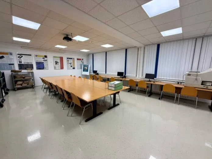 Čitalnica z mizami v Zgodovinski arhiv Celje.